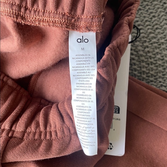 NWT Alo Accolade Pants - Picture 4 of 4